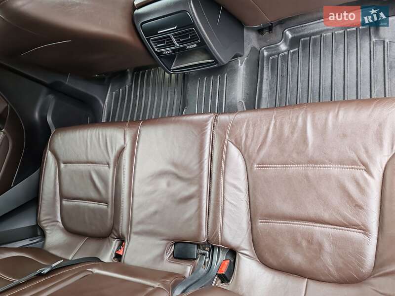 Внедорожник / Кроссовер Volkswagen Touareg 2013 в Харькове