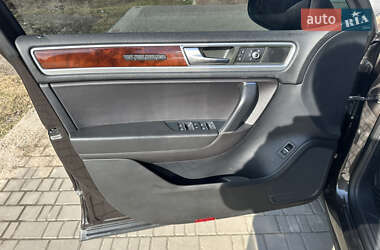 Позашляховик / Кросовер Volkswagen Touareg 2014 в 
