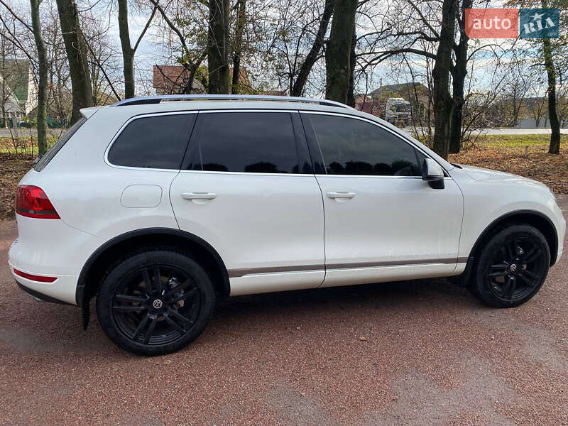 Позашляховик / Кросовер Volkswagen Touareg 2011 в Василькові