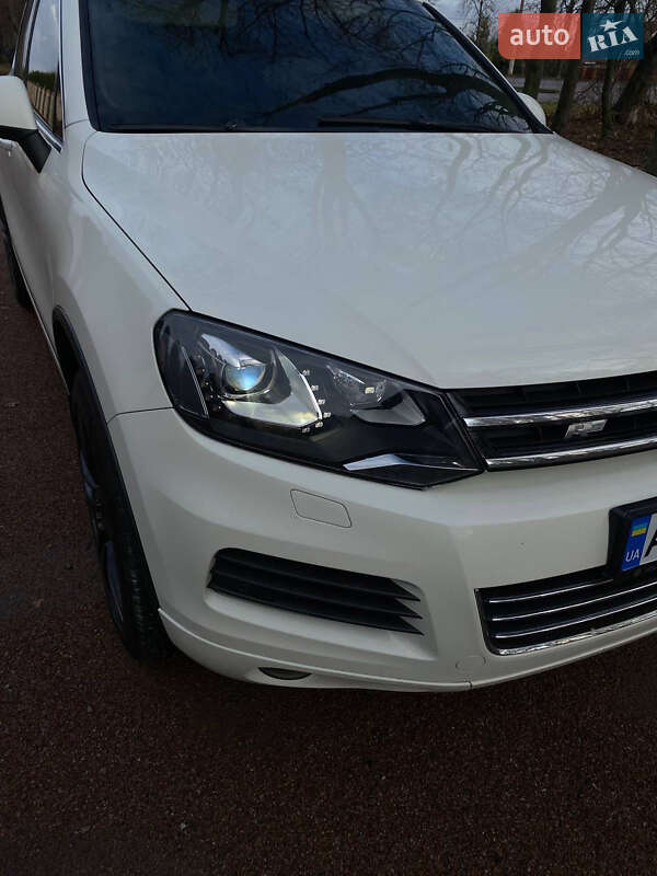 Позашляховик / Кросовер Volkswagen Touareg 2011 в Василькові