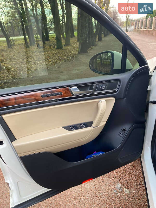 Позашляховик / Кросовер Volkswagen Touareg 2011 в Василькові