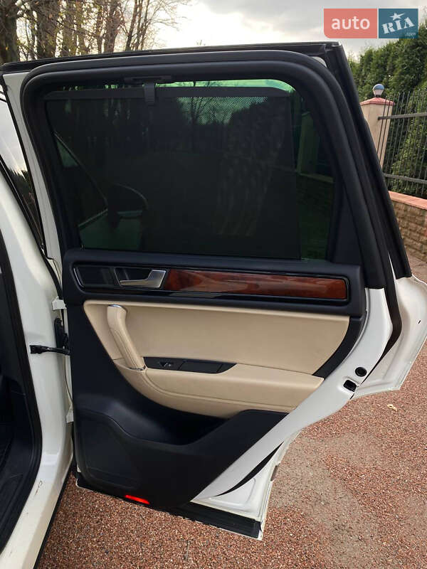 Позашляховик / Кросовер Volkswagen Touareg 2011 в Василькові