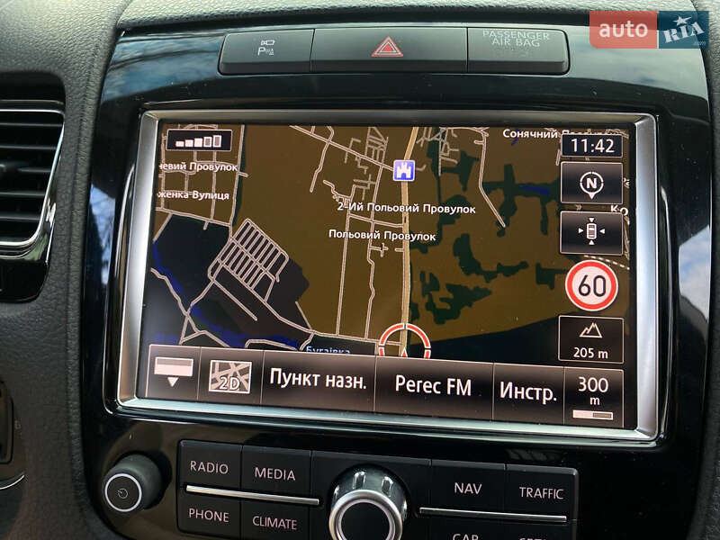 Позашляховик / Кросовер Volkswagen Touareg 2011 в Василькові