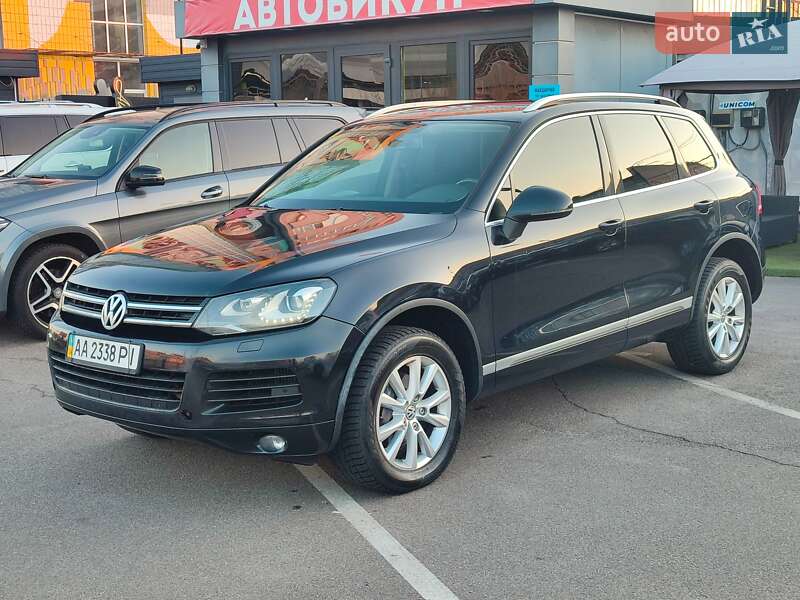 Позашляховик / Кросовер Volkswagen Touareg 2013 в 