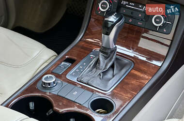 Позашляховик / Кросовер Volkswagen Touareg 2011 в 