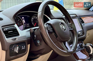 Позашляховик / Кросовер Volkswagen Touareg 2011 в 