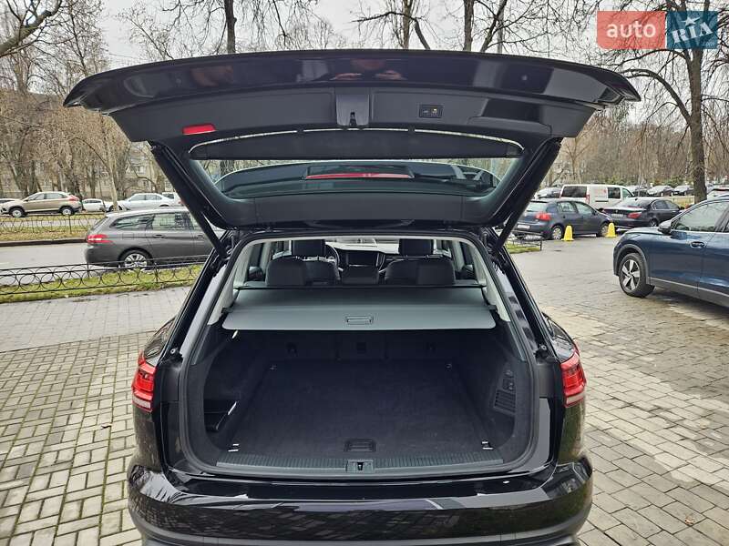 Внедорожник / Кроссовер Volkswagen Touareg 2020 в Киеве