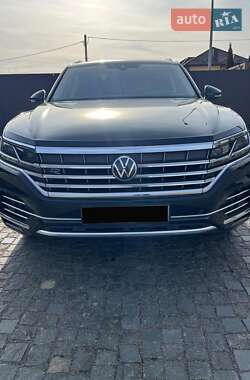 Позашляховик / Кросовер Volkswagen Touareg 2022 в 