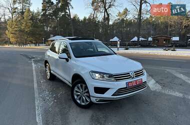 Позашляховик / Кросовер Volkswagen Touareg 2015 в Чернівцях