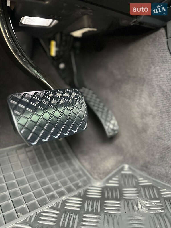 Позашляховик / Кросовер Volkswagen Touareg 2014 в Одесі