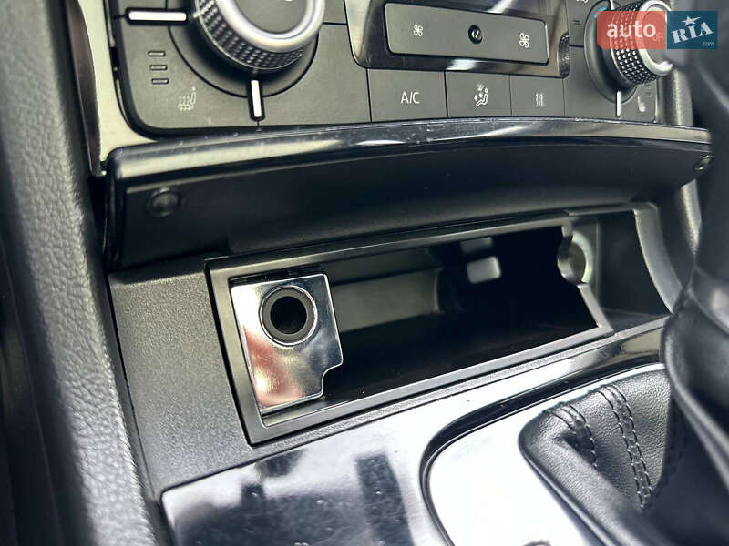 Позашляховик / Кросовер Volkswagen Touareg 2014 в Одесі