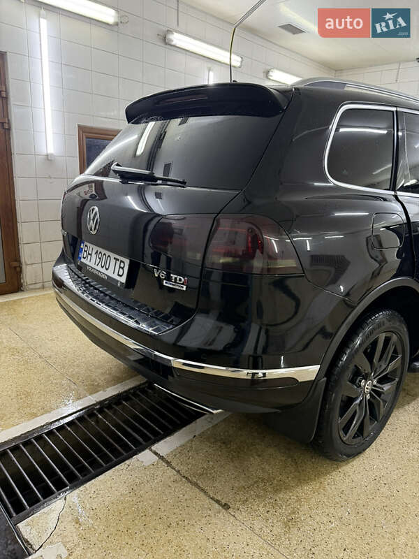 Позашляховик / Кросовер Volkswagen Touareg 2014 в Одесі