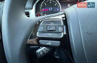 Внедорожник / Кроссовер Volkswagen Touareg 2014 в 