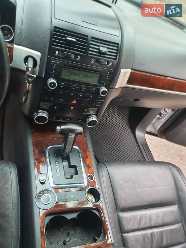 Внедорожник / Кроссовер Volkswagen Touareg 2008 в Николаеве