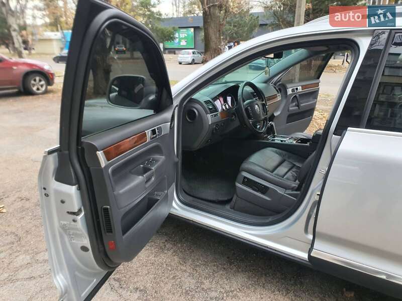 Внедорожник / Кроссовер Volkswagen Touareg 2008 в Николаеве