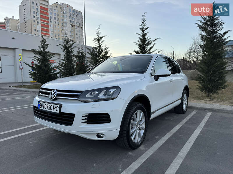 Позашляховик / Кросовер Volkswagen Touareg 2014 в 