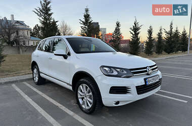 Позашляховик / Кросовер Volkswagen Touareg 2014 в 