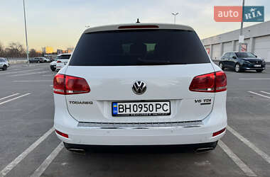 Позашляховик / Кросовер Volkswagen Touareg 2014 в 