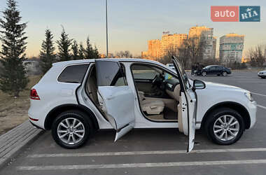 Позашляховик / Кросовер Volkswagen Touareg 2014 в 