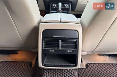 Позашляховик / Кросовер Volkswagen Touareg 2014 в 