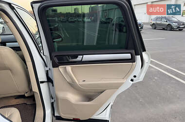 Позашляховик / Кросовер Volkswagen Touareg 2014 в 