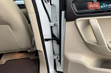 Позашляховик / Кросовер Volkswagen Touareg 2014 в 
