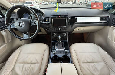 Позашляховик / Кросовер Volkswagen Touareg 2014 в 