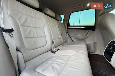 Позашляховик / Кросовер Volkswagen Touareg 2014 в 