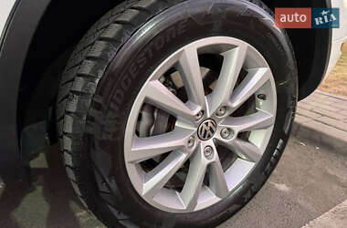 Позашляховик / Кросовер Volkswagen Touareg 2014 в 