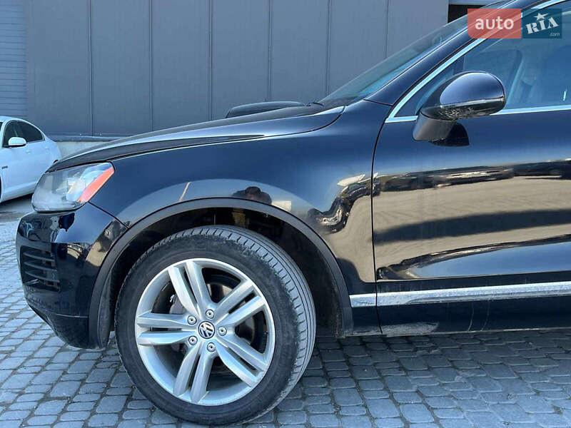 Позашляховик / Кросовер Volkswagen Touareg 2014 в Львові