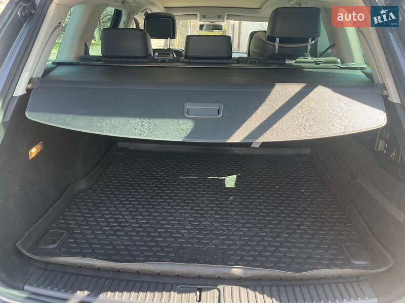 Внедорожник / Кроссовер Volkswagen Touareg 2013 в Рени