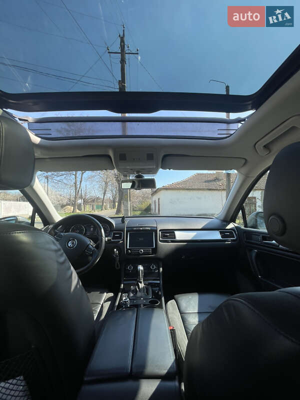 Внедорожник / Кроссовер Volkswagen Touareg 2013 в Рени