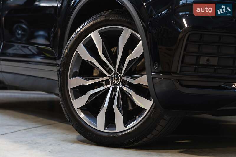Позашляховик / Кросовер Volkswagen Touareg 2020 в Луцьку