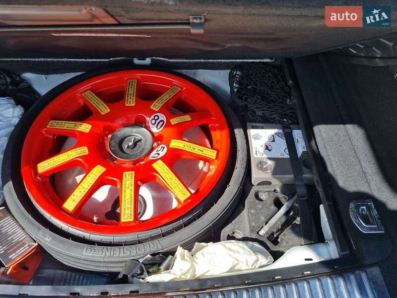 Внедорожник / Кроссовер Volkswagen Touareg 2015 в Днепре