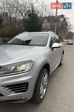 Внедорожник / Кроссовер Volkswagen Touareg 2017 в 