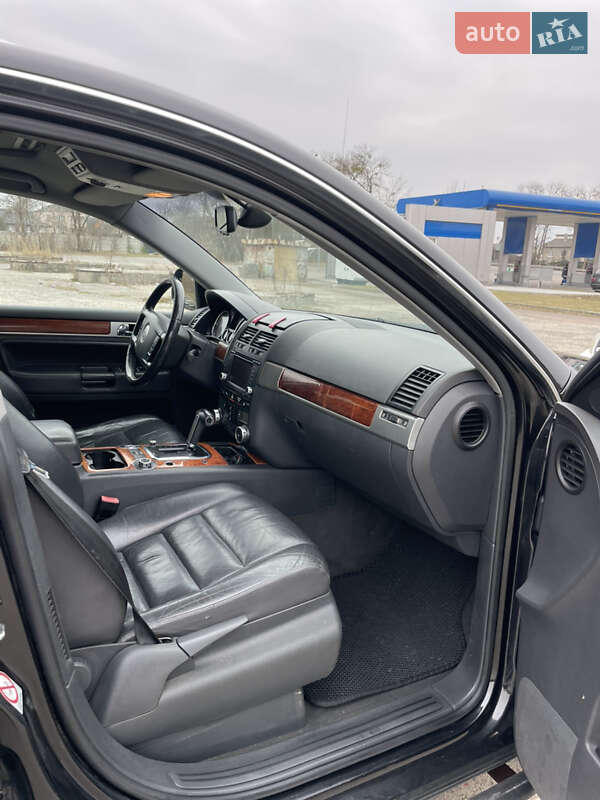 Внедорожник / Кроссовер Volkswagen Touareg 2005 в Львове