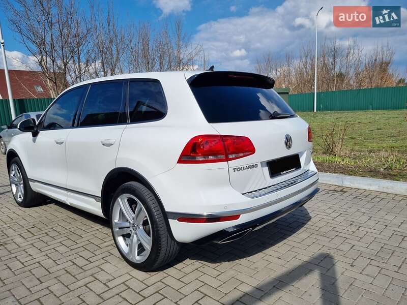 Внедорожник / Кроссовер Volkswagen Touareg 2015 в Днепре