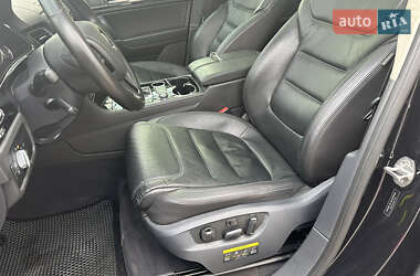 Внедорожник / Кроссовер Volkswagen Touareg 2015 в 