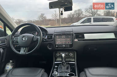 Внедорожник / Кроссовер Volkswagen Touareg 2015 в 