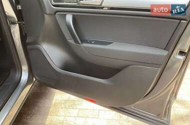 Внедорожник / Кроссовер Volkswagen Touareg 2013 в 