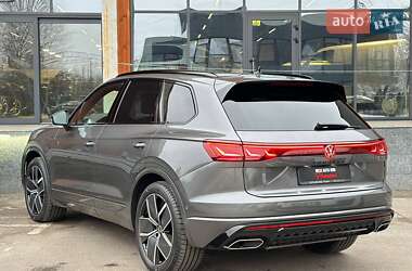 Позашляховик / Кросовер Volkswagen Touareg 2024 в 