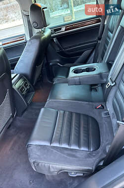 Позашляховик / Кросовер Volkswagen Touareg 2013 в 