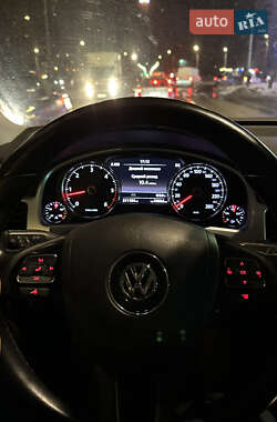 Позашляховик / Кросовер Volkswagen Touareg 2013 в 