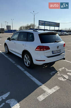 Внедорожник / Кроссовер Volkswagen Touareg 2012 в 
