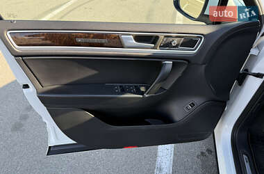 Внедорожник / Кроссовер Volkswagen Touareg 2012 в 