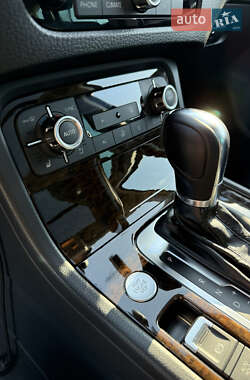 Внедорожник / Кроссовер Volkswagen Touareg 2012 в 