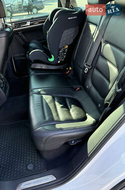 Внедорожник / Кроссовер Volkswagen Touareg 2012 в 