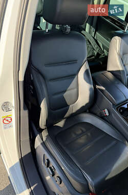 Внедорожник / Кроссовер Volkswagen Touareg 2012 в 