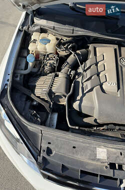 Внедорожник / Кроссовер Volkswagen Touareg 2012 в 