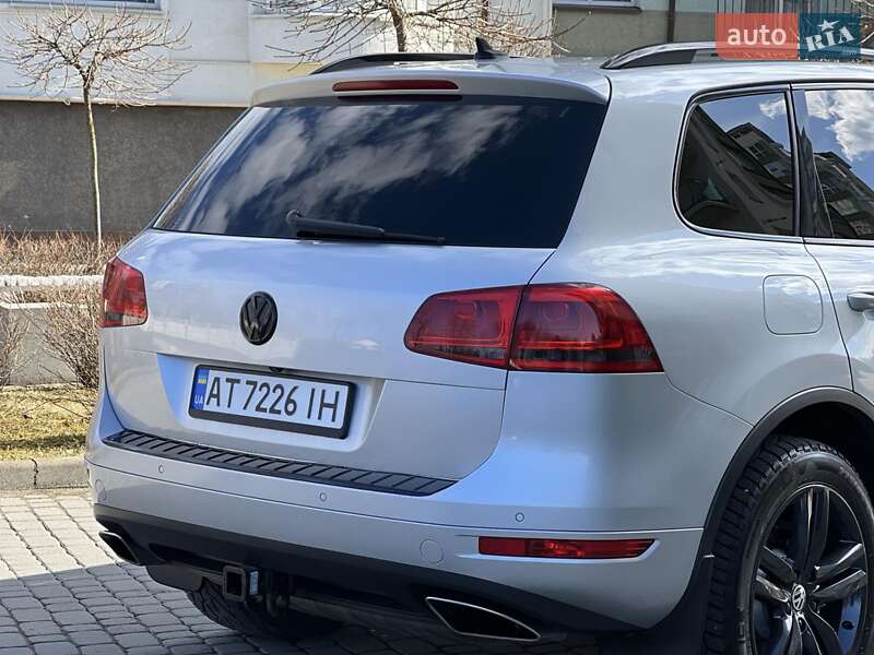 Позашляховик / Кросовер Volkswagen Touareg 2011 в Чернівцях